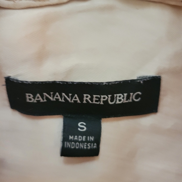 Banana Republic Champagne Button-Up Satin Blouse Quiet Luxury Career Neutral - Picture 3 of 8